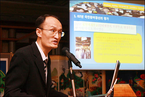 미래창조연대와 민주평화국민회의는 5일 국회에서 `유비쿼터스 국민경선' 설명회를 개최하고 유권자가 휴대전화로 범여권의 국민경선에 참여하는 `500만명 모바일 투표방식'을 제안했다. 정창교 미래창조연대 국민경선위원장이 유비쿼터스 국민경선제도를 설명하고 있다. 